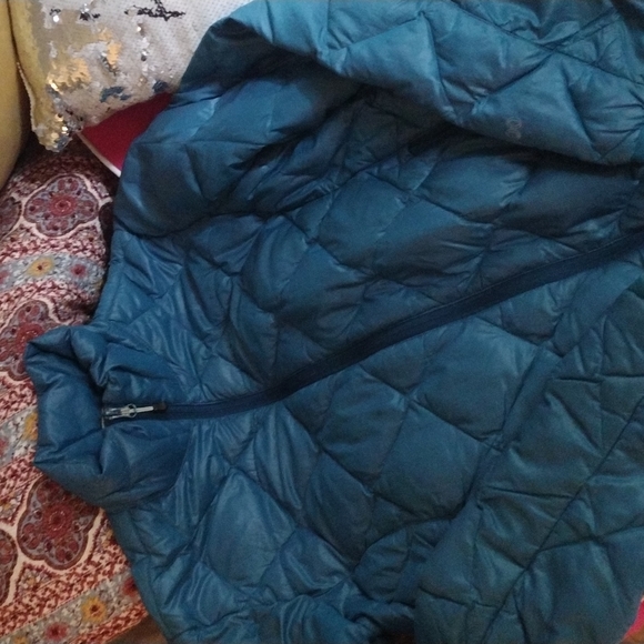 Northface jacket MOVING SALE! - Picture 2 of 4